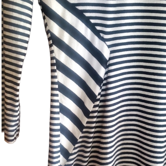 Jennifer Lopez Bk/Wh Stripe Knit Top w/ 3/4 Sleeves size XS - Picture 4 of 9